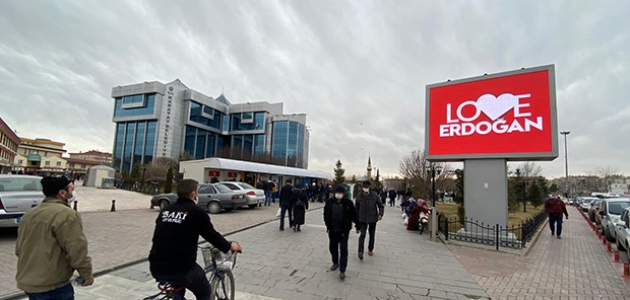 Konya’da “Love Erdoğan“ görseli LED ekranlara yansıtıldı