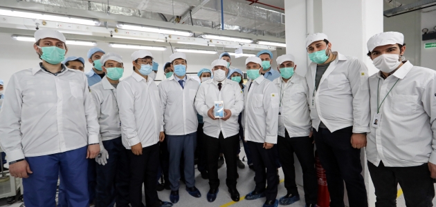 Bakan Varank: Oppo Tuzla'da yapımı devam eden fabrikasında test üretimine başladı