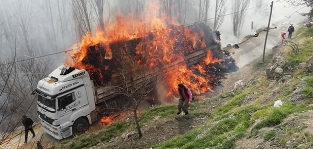  Konya'da saman yüklü tır yandı  