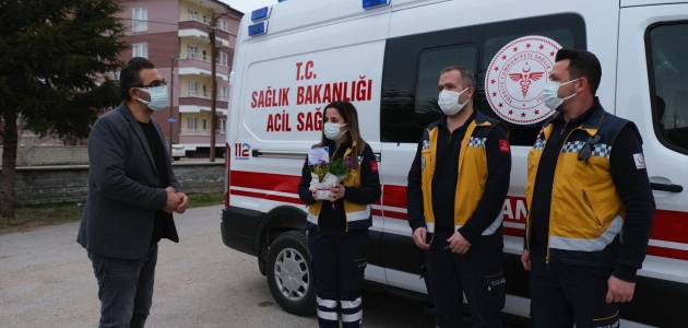 Beyşehir’de sağlık çalışanlarına belediyeden çiçek