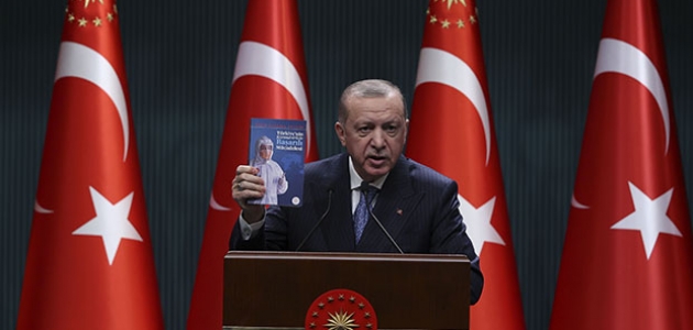 Cumhurbaşkanı Erdoğan ’Türkiye’nin Koronavirüsle Başarılı Mücadelesi’ kitabına takdim yazısı kaleme aldı