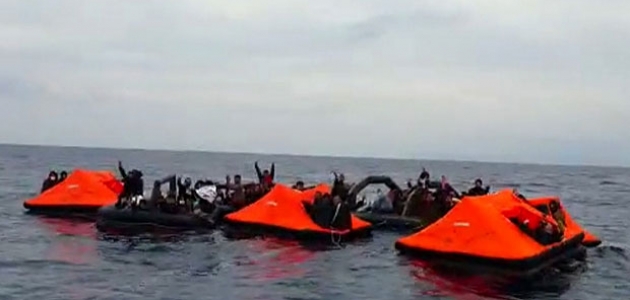 Türk kara sularına itilen 158 sığınmacı kurtarıldı