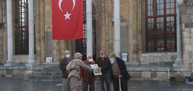 Vatandaşlara, “Konya Harp Mecmuası“ adlı temsili gazete dağıtıldı