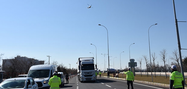 Polisten helikopterli trafik denetimi
