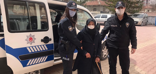 Konya’da yaşlı kadının yardımına polisler koştu