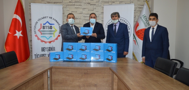 Beyşehir Ticaret ve Sanayi Odası öğrenciler için tablet desteği verdi 