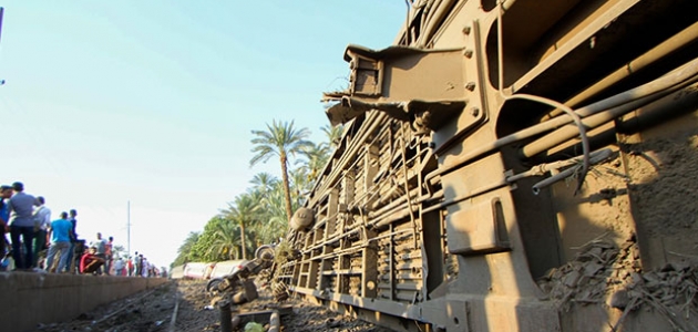  Mısır'da iki tren çarpıştı: 32 ölü, 66 yaralı