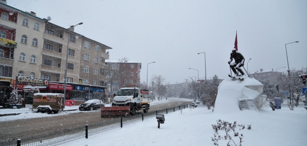 Doğu Anadolu’da ilkbaharda yağan kar, kara kışı aratmadı