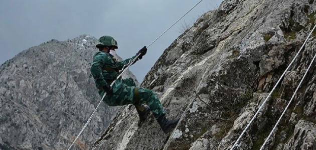 Azerbaycan askerlerine ’dağcılık eğitimi’ verildi