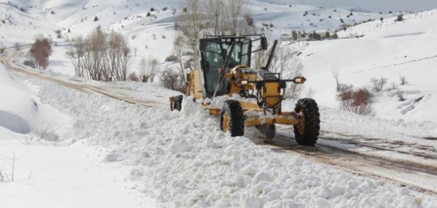 Baharda “kar“ mesaisi sürüyor: 43 yol ulaşıma kapalı