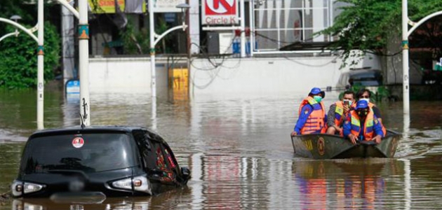 Endonezya'da sel: 20 ölü, 5 kayıp
