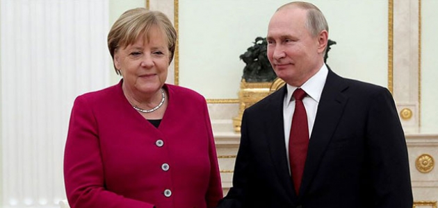 Putin ve Merkel Ukrayna'nın doğusundaki krizi görüştü  
