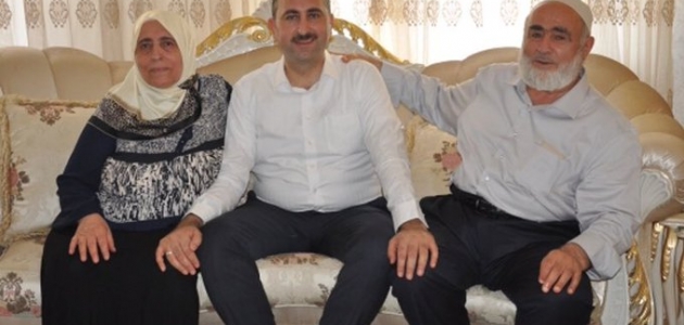Adalet Bakanı Abdülhamit Gül’ün annesi vefat etti