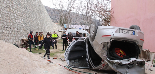Karaman’da istinat duvarından düşen otomobilin sürücüsü öldü