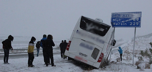 Şarampole kayan otobüsteki 24 kişi bagajdan tahliye edildi  