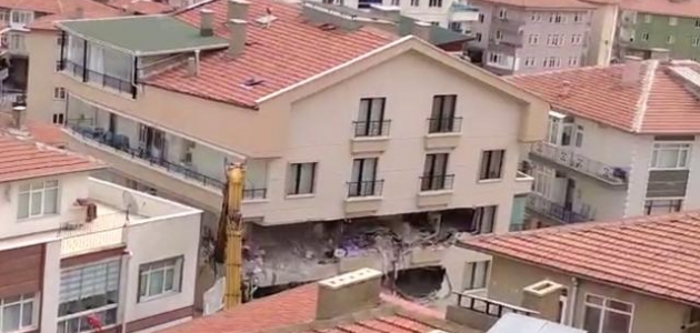 Ankara'da temeli kayan bina yıkılıyor 