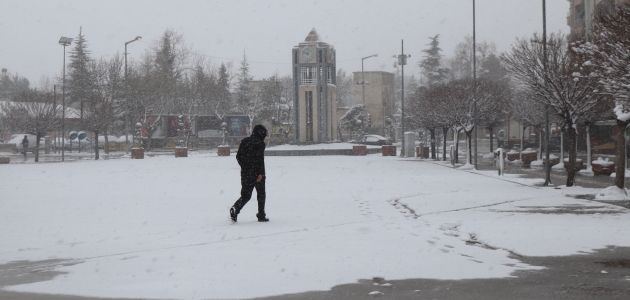 Karaman’da kar yağışı etkili oluyor