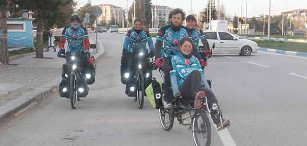 Bisikletleriyle Avrupa turuna çıkan Fransız çift, Konya’da mola verdi