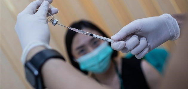 Dünya genelinde 825 milyon dozdan fazla Kovid-19 aşısı yapıldı