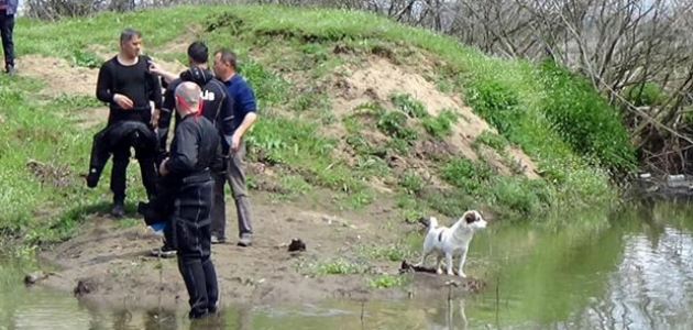 Kaybolan yaşlı adamın köpeği ekiplerin yanından ayrılmadı