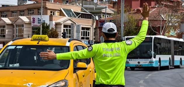 Konya'da trafik denetimi: 2 bin 827 sürücüye ceza
