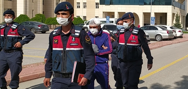 Hayvan otlatma meselesi yüzünden tartıştığı baba ve oğlunu av tüfeğiyle öldüren zanlı tutuklandı