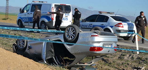 Konya'da otomobil şarampole takla attı: 1 ölü   