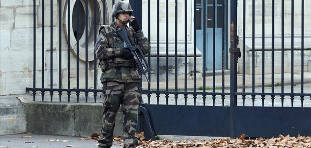 Fransa’da askerler, yeniden ’iç savaş’ uyarısında bulundu