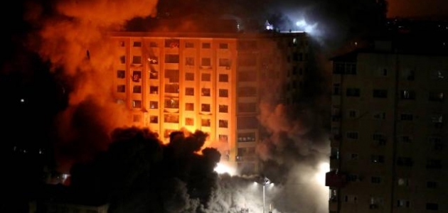 İsrail Gazze’de sivillerin yaşadığı 9 katlı binayı vurdu