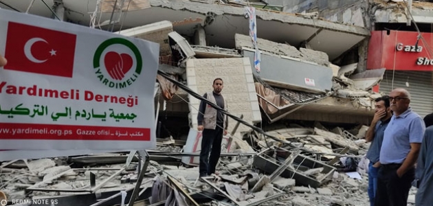 İsrail'in saldırısında Yardımeli Derneğinin Gazze ofisi de bombalandı 