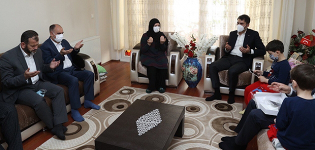 Çevre ve Şehircilik Bakanı Kurum şehit ailelerini ziyaret etti   