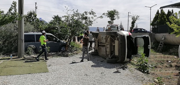  Konya'da cip ile hafif ticari araç çarpıştı: 4 yaralı  