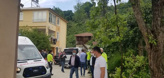 Annesini baltayla öldürüp 2'si polis 3 kişiyi yaraladı