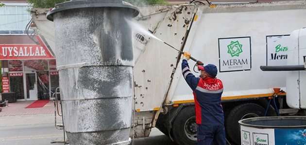  Meram’da çöp konteynerleri dezenfekte ediliyor 