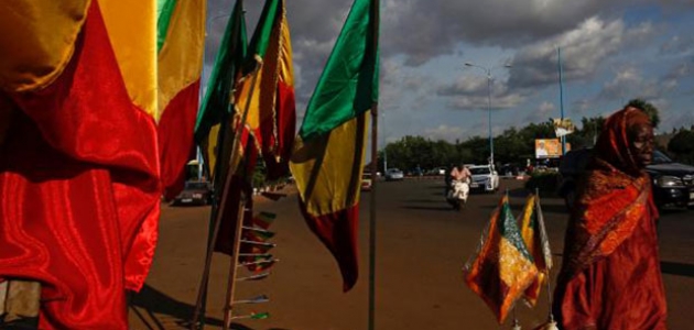 Mali’de Geçiş Konseyi Başkanı ve Başbakan istifa etti