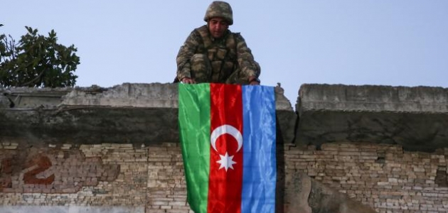 Azerbaycan askerleri Cumhuriyet Günü'nü mehter marşıyla kutladı