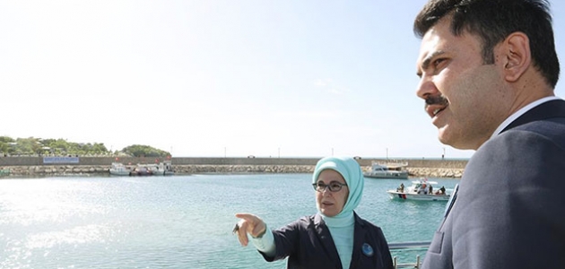 Cumhurbaşkanı Erdoğan’ın eşi Emine Erdoğan ve Bakan Kurum Van’daki arıtma tesisini gezdi
