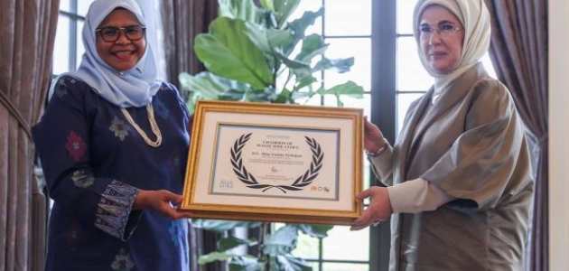 BM'den Emine Erdoğan'a ödül