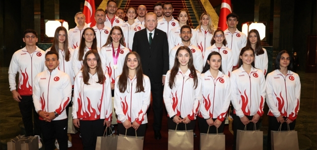 Erdoğan’dan şampiyonalarda madalya alan cimnastikçilerle ilgili paylaşım