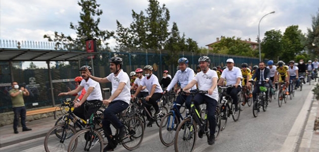 Bakan Kurum Konya’da bisiklet etkinliğine katıldı