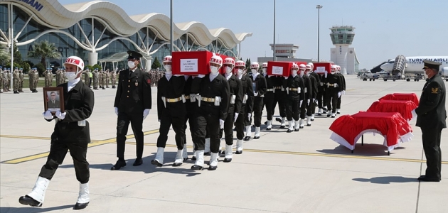 3 şehit askerin cenazesi törenle memleketlerine uğurlandı