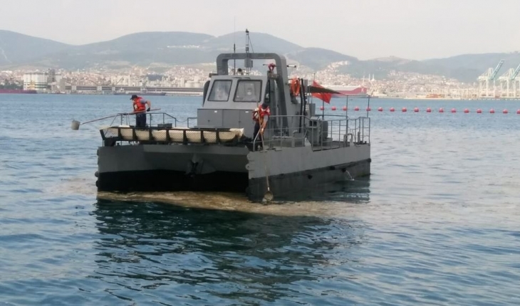  MSB: Gölcük Poyraz Limanı’nda müsilaj temizleme faaliyetlerine başlanmıştır