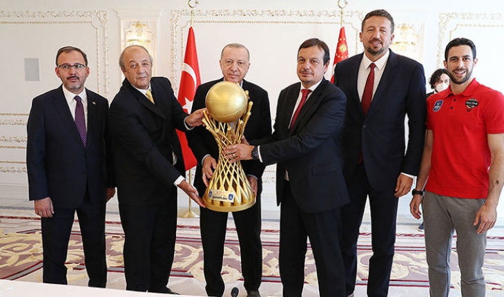 Cumhurbaşkanı Erdoğan, Anadolu Efes Kulübünü kabul etti