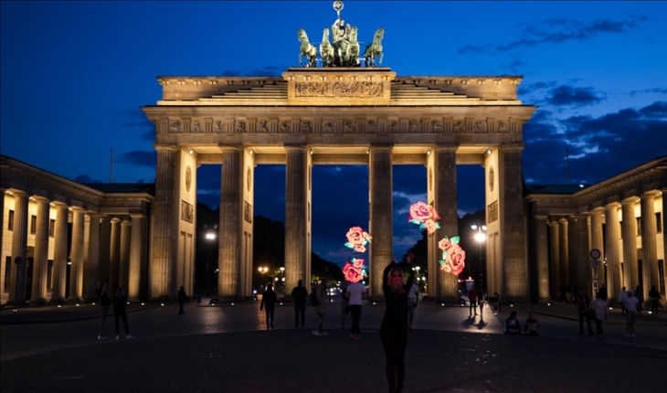 Almanya üçüncü ülkelerden turistik seyahat kısıtlamasını şartlı kaldırdı