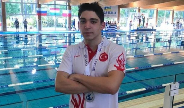 Milli yüzücü Kaan Kahraman, dünya şampiyonu oldu