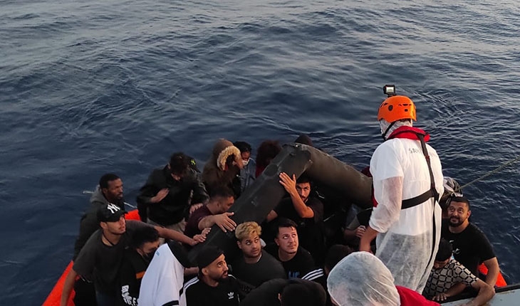 Türk kara sularına itilen 51 sığınmacı kurtarıldı