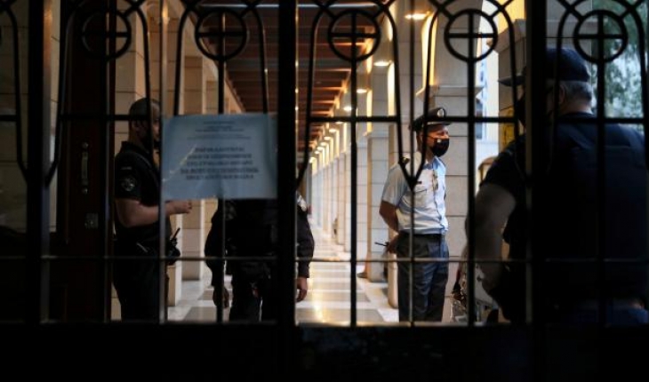 Yunan rahipten kezzaplı saldırı: 10 yaralı