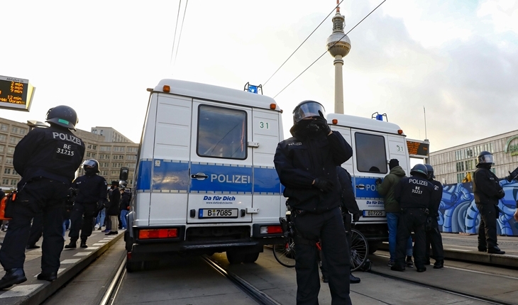 Almanya’da bıçaklı saldırı: En az 3 ölü