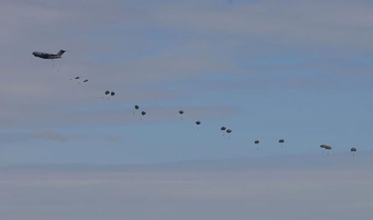 Avustralya'da uçaktan düşen paraşütçüler öldü