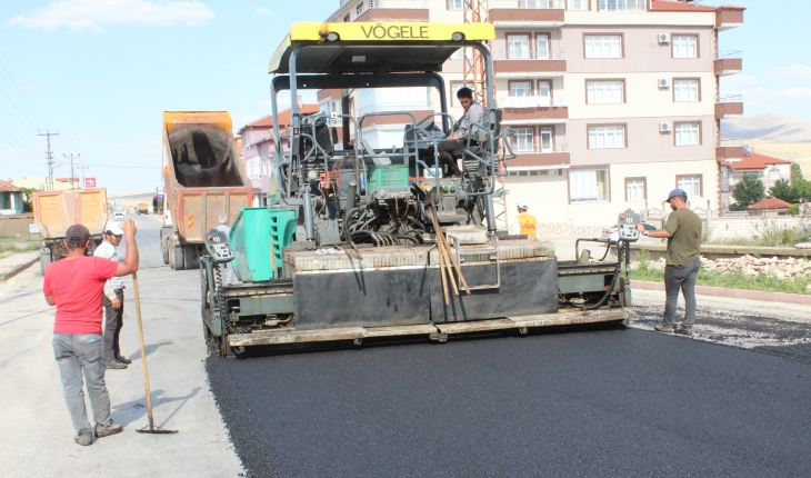Yunak’ta sıcak asfalt çalışmaları
